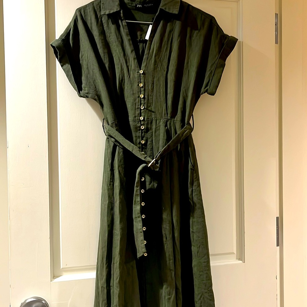 Zara size small Brand new with tags one button loop popped off
